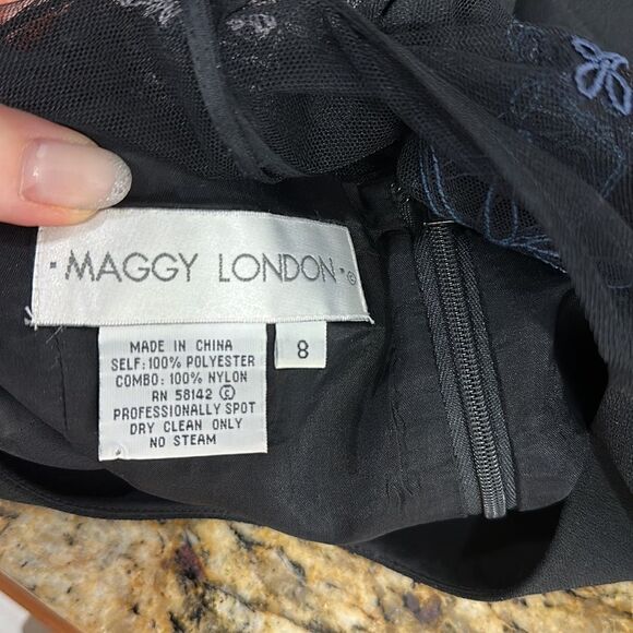 Maggy London Black Embroidered Short Sleeve Sheath Dress Size 8 - Picture 5 of 8
